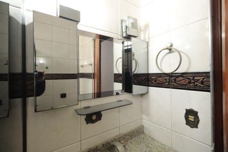 Casa à venda com 215m², 3 quartos e 2 vagasBanheiro da Suíte 1