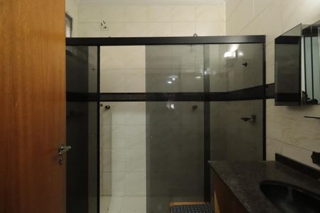 Casa à venda com 215m², 3 quartos e 2 vagasBanheiro da Suíte 2