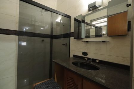 Casa à venda com 215m², 3 quartos e 2 vagasBanheiro da Suíte 2
