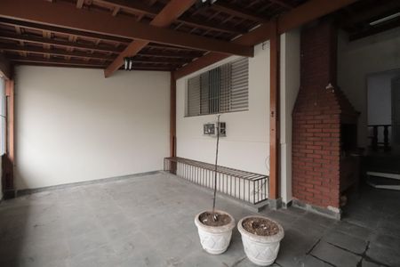 Casa à venda com 215m², 3 quartos e 2 vagasVaranda
