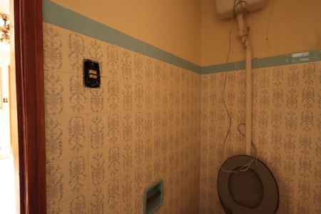 Casa à venda com 215m², 3 quartos e 2 vagasBanheiro de serviço