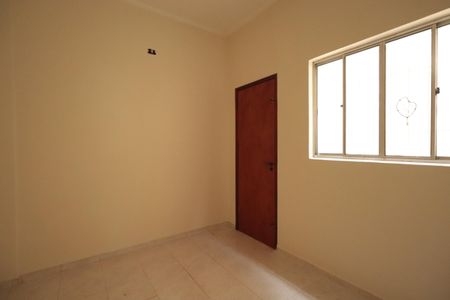 Casa à venda com 215m², 3 quartos e 2 vagasQuarto 3
