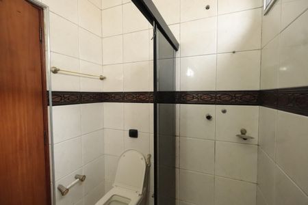 Casa à venda com 215m², 3 quartos e 2 vagasBanheiro da Suíte 1