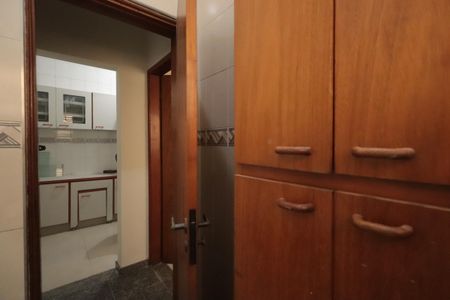Casa à venda com 215m², 3 quartos e 2 vagasBanheiro Social