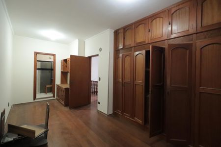 Casa à venda com 215m², 3 quartos e 2 vagasQuarto 2 - Suíte
