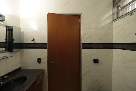 Casa à venda com 215m², 3 quartos e 2 vagasBanheiro da Suíte 2