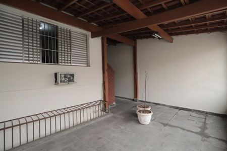 Casa à venda com 215m², 3 quartos e 2 vagasVaranda