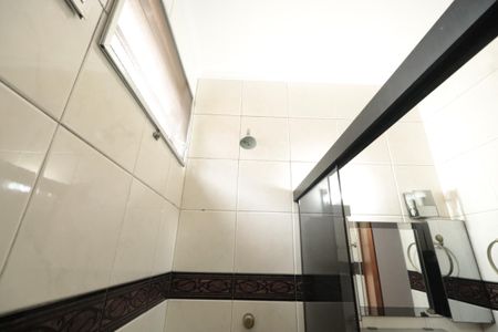 Casa à venda com 215m², 3 quartos e 2 vagasBanheiro da Suíte 1