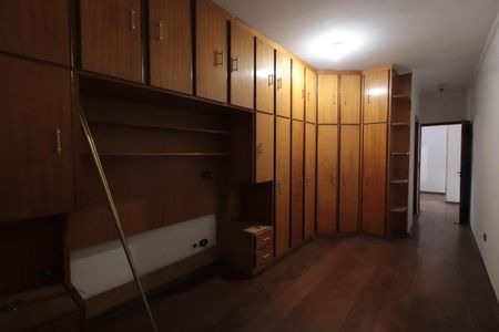 Casa à venda com 215m², 3 quartos e 2 vagasQuarto 1 - Suíte