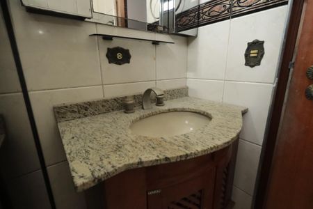 Casa à venda com 215m², 3 quartos e 2 vagasBanheiro da Suíte 1