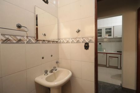 Casa à venda com 215m², 3 quartos e 2 vagasBanheiro Social