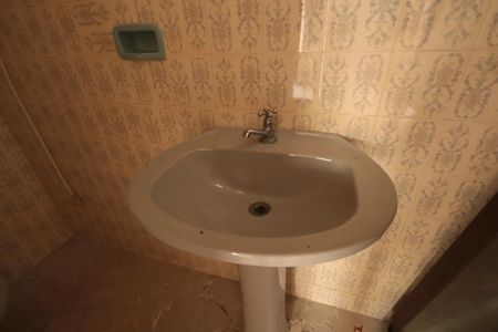 Casa à venda com 215m², 3 quartos e 2 vagasBanheiro de serviço