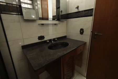 Casa à venda com 215m², 3 quartos e 2 vagasBanheiro da Suíte 2