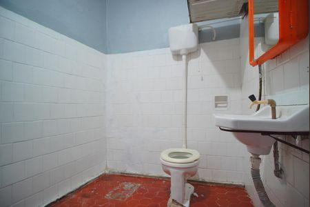 Casa para alugar com 325m², 3 quartos e 3 vagasBanheiro de Serviço