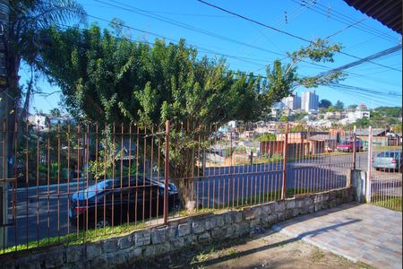 Quarto 2 - Vista de casa para alugar com 3 quartos, 325m² em Vila Jardim, Porto Alegre