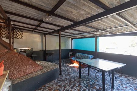 Casa à venda com 230m², 3 quartos e 3 vagas Casa à venda com 230m², 3 quartos e 3 vagasQuintal