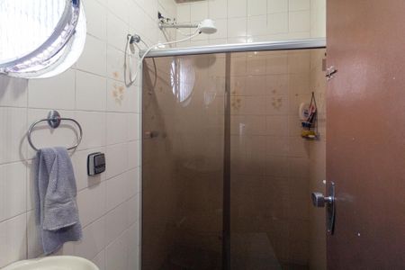 Banheiro de casa à venda com 3 quartos, 230m² em Remédios, Osasco