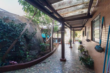 Casa à venda com 230m², 3 quartos e 3 vagas Casa à venda com 230m², 3 quartos e 3 vagasQuintal