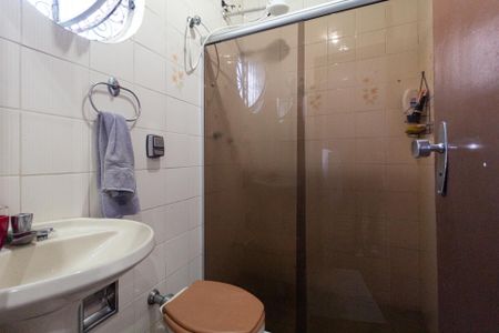 Banheiro de casa à venda com 3 quartos, 230m² em Remédios, Osasco