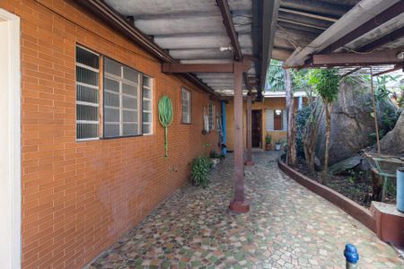 Casa à venda com 230m², 3 quartos e 3 vagas Casa à venda com 230m², 3 quartos e 3 vagasQuintal