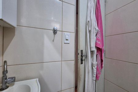 Casa à venda com 85m², 4 quartos e 4 vagas Casa à venda com 85m², 4 quartos e 4 vagasBanheiro
