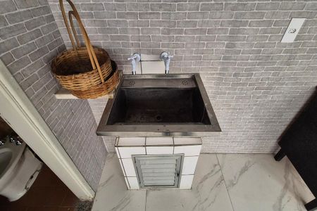 Casa à venda com 85m², 4 quartos e 4 vagas Casa à venda com 85m², 4 quartos e 4 vagasÁrea de Serviço
