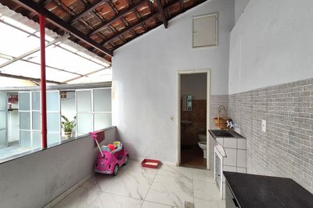 Casa à venda com 85m², 4 quartos e 4 vagas Casa à venda com 85m², 4 quartos e 4 vagasÁrea de Serviço