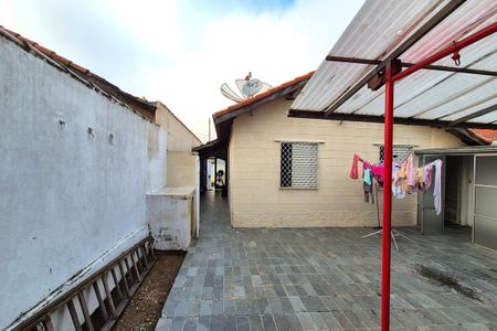 Casa à venda com 85m², 4 quartos e 4 vagas Casa à venda com 85m², 4 quartos e 4 vagasVista do quarto de Serviço