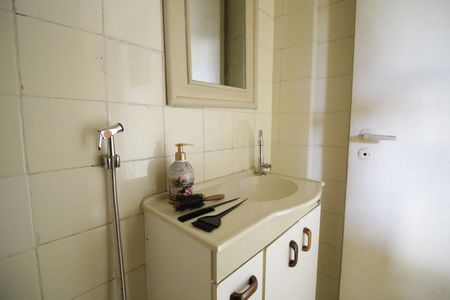 Casa de condomínio para alugar com 192m², 3 quartos e 2 vagasBanheiro de serviço