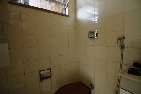 Casa de condomínio para alugar com 192m², 3 quartos e 2 vagasBanheiro de serviço