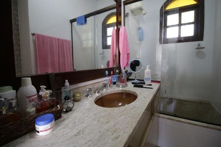 Casa de condomínio para alugar com 192m², 3 quartos e 2 vagasBanheiro da Suíte 1