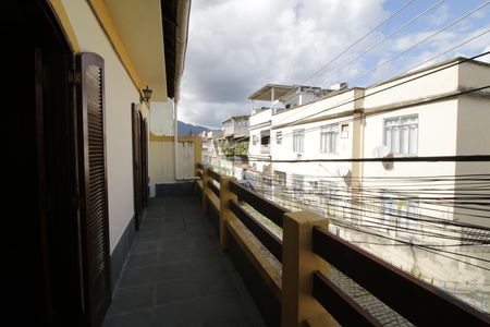 Casa de condomínio para alugar com 192m², 3 quartos e 2 vagasVaranda