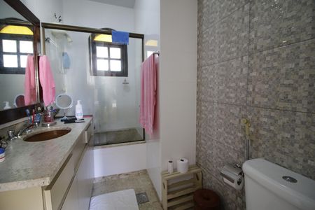 Casa de condomínio para alugar com 192m², 3 quartos e 2 vagasBanheiro da Suíte 1