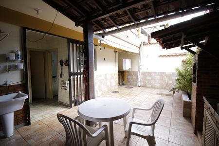 Casa de condomínio para alugar com 192m², 3 quartos e 2 vagasQuintal e churrasqueira 