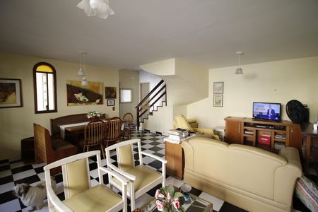 Casa de condomínio para alugar com 192m², 3 quartos e 2 vagasSala