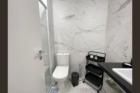 Banheiro de kitnet/studio para alugar com 1 quarto, 29m² em Butantã, São Paulo