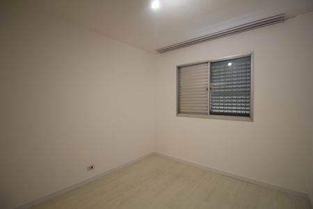 Apartamento à venda com 102m², 3 quartos e 2 vagasQuarto 2