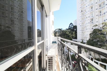 Apartamento à venda com 102m², 3 quartos e 2 vagasVaranda