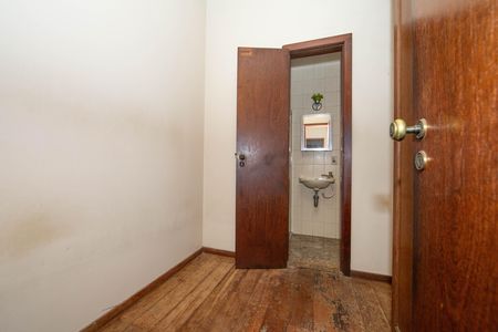 Apartamento à venda com 180m², 4 quartos e 2 vagas Apartamento à venda com 180m², 4 quartos e 2 vagasBANHEIRO DE EMPREGADA