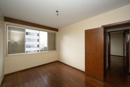 Apartamento à venda com 180m², 4 quartos e 2 vagas Apartamento à venda com 180m², 4 quartos e 2 vagasQUARTO3
