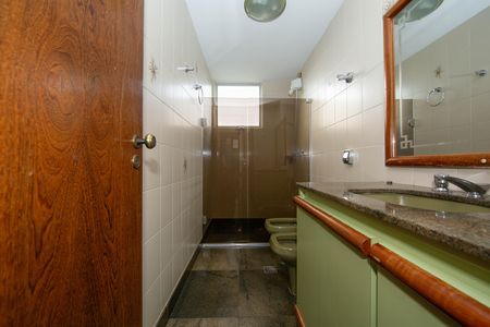 Apartamento à venda com 180m², 4 quartos e 2 vagas Apartamento à venda com 180m², 4 quartos e 2 vagasBANHEIRO2