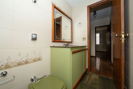 Apartamento à venda com 180m², 4 quartos e 2 vagas Apartamento à venda com 180m², 4 quartos e 2 vagasBANHEIRO2