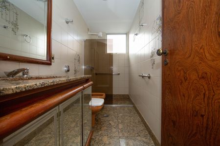 Apartamento à venda com 180m², 4 quartos e 2 vagas Apartamento à venda com 180m², 4 quartos e 2 vagasBANHEIRO3