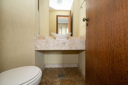 Apartamento à venda com 180m², 4 quartos e 2 vagas Apartamento à venda com 180m², 4 quartos e 2 vagasBANHEIRO1