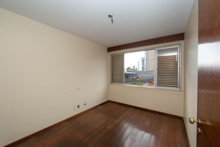 Apartamento à venda com 180m², 4 quartos e 2 vagas Apartamento à venda com 180m², 4 quartos e 2 vagasQUARTO3