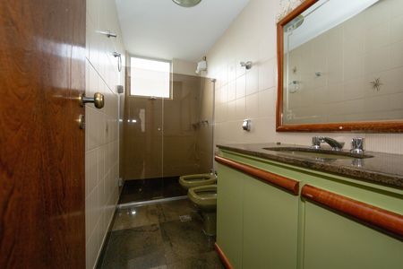 Apartamento à venda com 180m², 4 quartos e 2 vagas Apartamento à venda com 180m², 4 quartos e 2 vagasBANHEIRO2