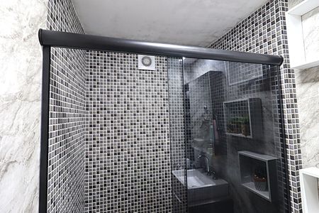 Banheiro  de apartamento à venda com 2 quartos, 50m² em Morro Santana, Porto Alegre