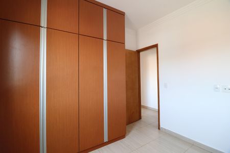 Apartamento para alugar com 74m², 3 quartos e 2 vagasQuarto 2