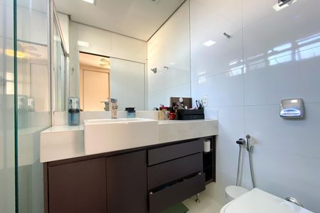 Apartamento à venda com 115m², 3 quartos e 2 vagas Apartamento à venda com 115m², 3 quartos e 2 vagasBanheiro da Suíte