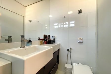 Apartamento à venda com 115m², 3 quartos e 2 vagas Apartamento à venda com 115m², 3 quartos e 2 vagasBanheiro da Suíte